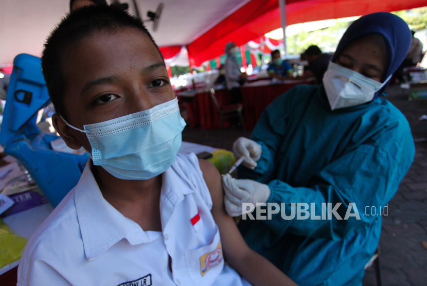 Satgas Penanganan COVID-19 Kabupaten Bogor, Jawa Barat, menyasar vaksinasi remaja di 1.611 sekolah.