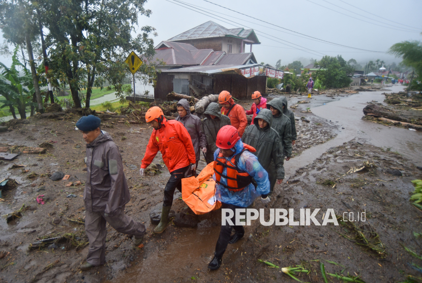 Tujuh Orang Meninggal Dunia Akibat Bencana Tanah Longsor di Agam Sumbar