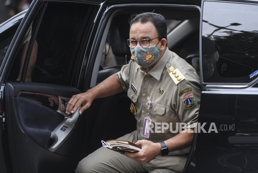 Gubernur DKI Jakarta Anies Rasyid Baswedan tiba di Mapolda Metro Jaya, Jakarta, Selasa (17/11/2020). 