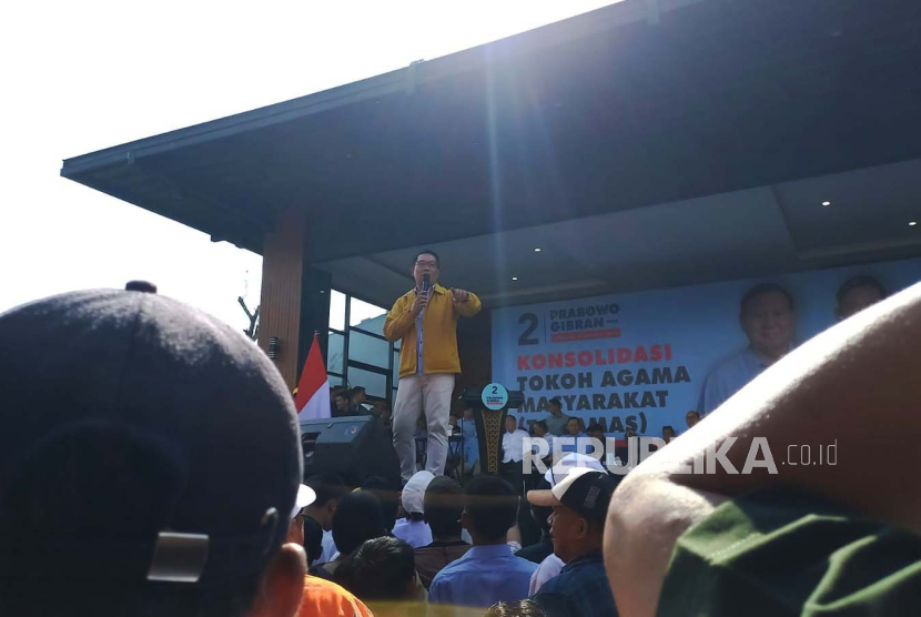 Ketua TKD Jawa Barat Prabowo Subianto-Gibran Rakabuming Raka, Ridwan Kamill, saat kampanye di Primajasa Exhibition Center, Kecamatan Singaparna, Kabupaten Tasikmalaya, Sabtu (2/12/2023). 