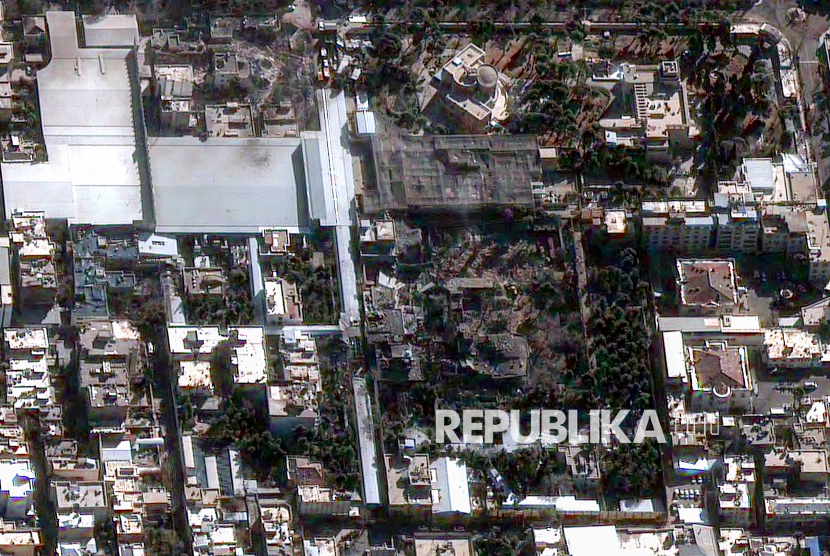 Citra satelit yang dirilis oleh Vantor menunjukkan bangunan-bangunan yang hancur di kompleks Khamenei di Teheran, Iran, Ahad (1/3/2026). 