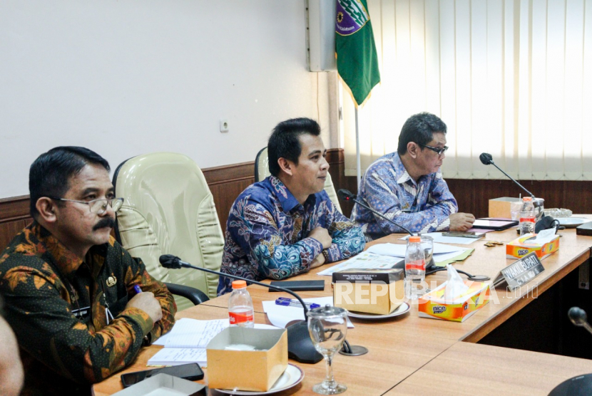 Wakil Bupati Ciamis, Yana D Putra, saat melakukan pertemuan secara virtual dengan Menteri Koordinator Bidang Pembangunan Manusia dan Kebudayaan, Muhadjir Effendy, Kamis (19/1/2023).