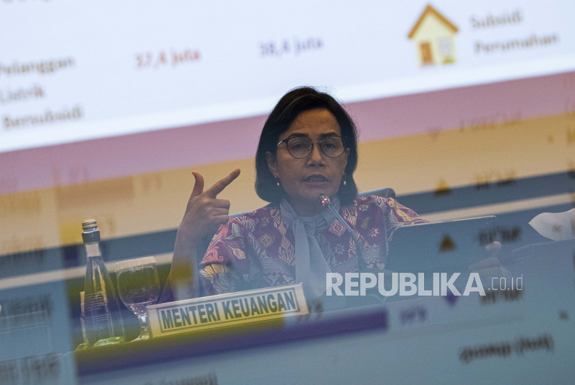 Menteri Keuangan Sri Mulyani menyampaikan keterangan pers APBN KITA di kantor Kemenkeu, Jakarta, Senin (23/5/2022). 