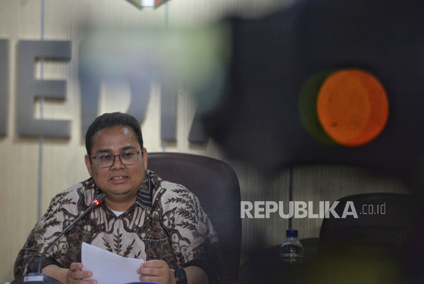 Ketua Bawaslu Rahmat Bagja memberikan keterangan terkait isu aktual pada tahapan kampanye di Kantor Bawaslu, Jakarta, Selasa (19/12/2023). 22 hari awasi kampanye, Bawaslu lakukan 90.716 upaya pencegahan, tangani 70 dugaan pelanggaran, 126 dugaan pelanggaran konten internet (siber) terkait Pemilu, dan menyelesaikan 13 sengketa proses antar-peserta Pemilu.