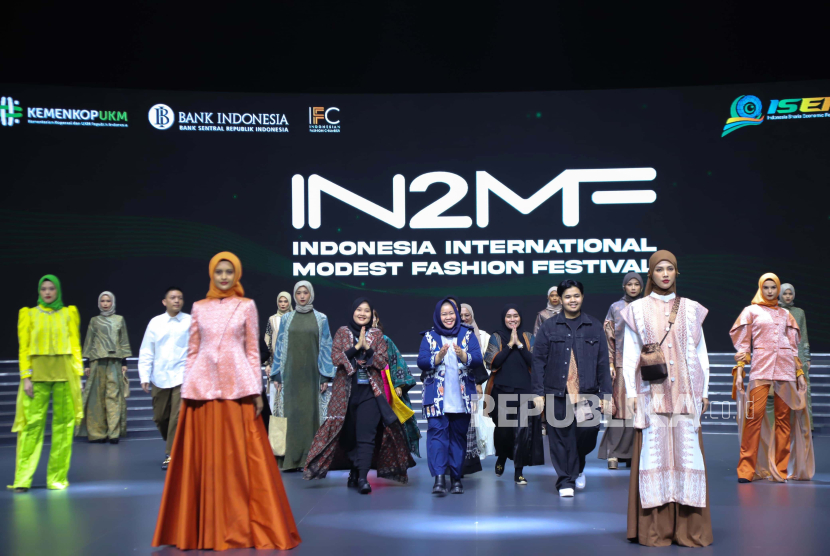 IN2MF 2023 mendukung modest fashion Indonesia agar semakin dikenal dunia.  
