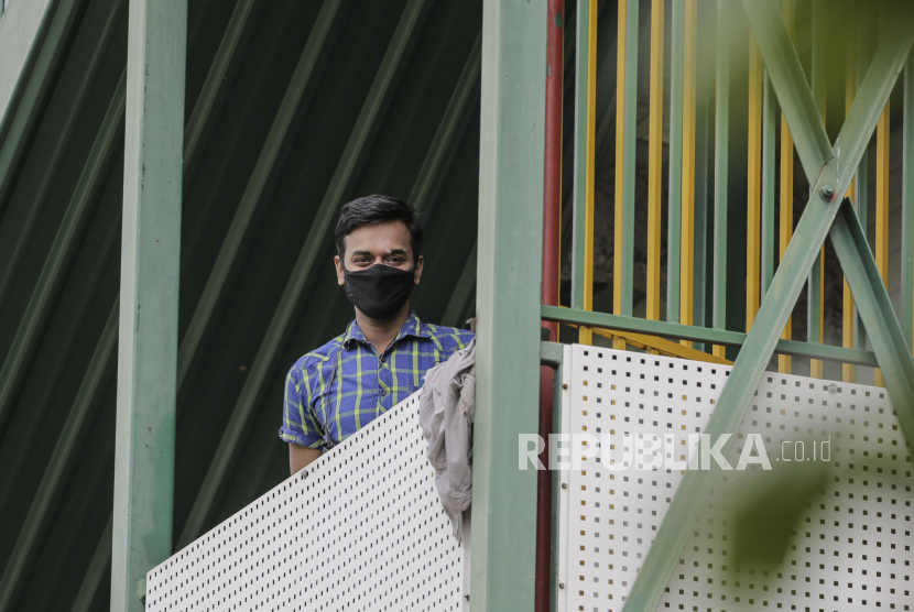 Seorang pria Singapura didenda sebesar 1.000 dolar AS karena melanggar karantina. Pemerintah Singapura telah menetapkan hukuman berat bagi mereka yang melanggar aturan karantina, sebagai upaya untuk mencegah penyebaran virus corona.