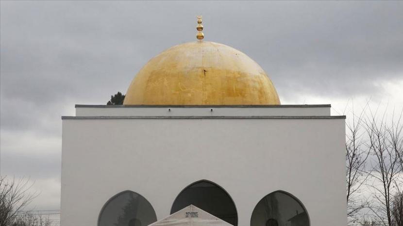Prancis akan memeriksa 76 masjid pada beberapa hari mendatang dalam operasi besar-besaran melawan separatisme yang belum pernah terjadi sebelumnya.