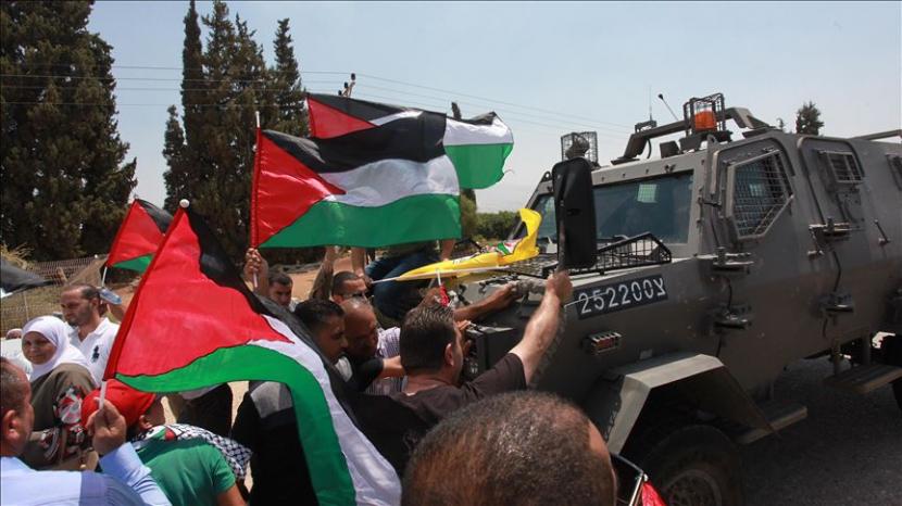 Kelompok-kelompok Palestina mengecam pertemuan antara Amerika Serikat, Bahrain dan Israel yang dijadwalkan pada Rabu (18/11) di Yerusalem.