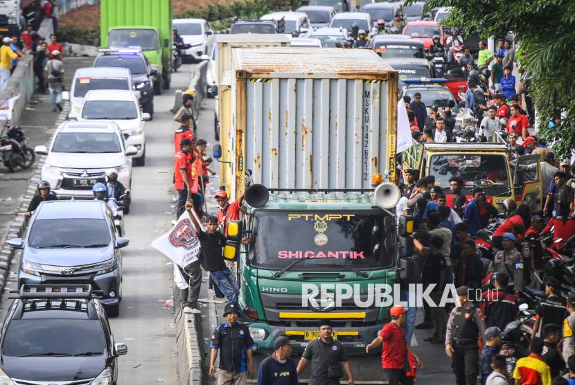 Marak Aksi Pungli dan Premanisme, Pengemudi Truk Gelar Aksi Unjuk Rasa di Tanjung Priok