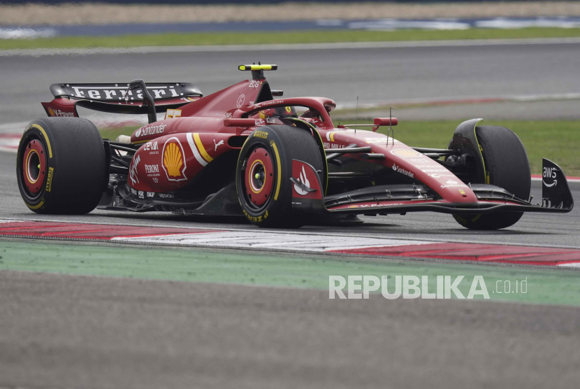Ferrari driver Carlos Sainz of Spain steers his car during the Chinese Formula One Grand Prix at the Shanghai International Circuit, Shanghai, China, Sunday, April 21, 2024.  