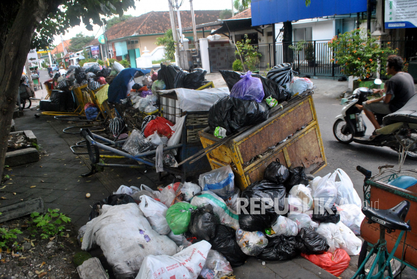 [Ilustrasi] Penumpukan sampah di penampungan sampah sementara Tamansari, Yogyakarta, sebagai imbas penutupan TPA Piyungan.