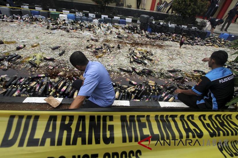 Polres Purwakarta Sita Ratusan Liter Ciu dalam Operasi Cipta Kondisi
