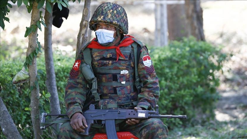Sekitar 800 tentara telah meninggalkan militer untuk bergabung dengan Gerakan Pembangkangan Sipil (CDM) sejak kudeta militer di Myanmar