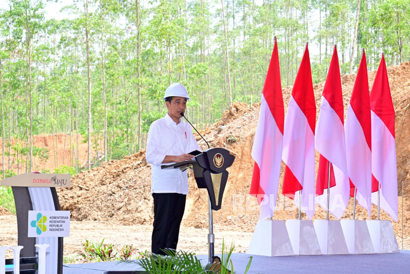 Presiden Joko Widodo (Jokowi) melakukan groundbreaking Rumah Sakit Umum Pusat di Ibu Kota Nusantara (IKN), Penajam Paser Utara, Rabu (20/12/2023).