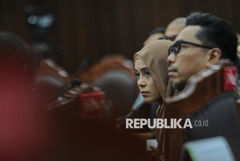 Penyanyi Lesti Kejora menyampaikan keterangan sebagai saksi pada sidang uji materiil UU nomor 28 tahun 2014 tentang Hak Cipta di Mahkamah Konstitusi, Jakarta, Selasa (22/7/2025). Sidang tersebut beragendakan mendengarkan keterangan dua orang saksi dan dua orang ahli dari pemohon. Selain itu sidang tersebut juga dihadiri oleh sejumlah pemohon dari kelompok musisi yang tergabung dalam Vibrasi Suara Indonesia atau VISI yakni Ariel Noah dan  Armand Maulana.