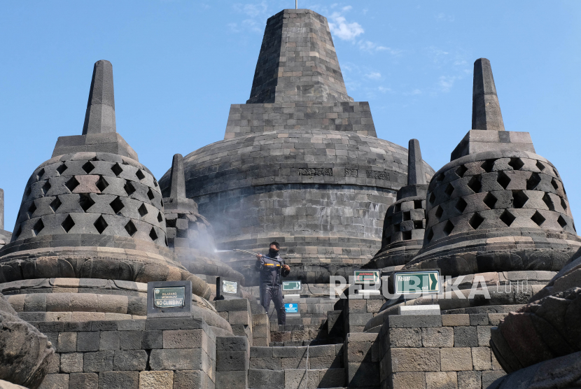 Candi Borobudur akan uji coba operasional mulai Kamis (25/6).