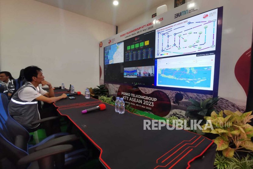 Kondisi Posko Telkom Group KTT ASEAN di Labuan Bajo, Nusa Tenggara Timur, pada Rabu (3/5/2023). Direktur Network & IT Solution PT Telkom Indonesia Herlan Wijanarko menyatakan, beberapa hari menjelang pelaksanaan Konferensi Tingkat Tinggi (KTT) ASEAN ke-42 di Labuan Bajo, Nusa Tenggara Timur (NTT), jaringan yang tersedia telah menerima 600 ribu serangan.