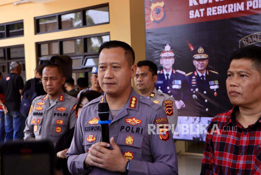 Polresta Bandung mengungkap kasus remaja yang menusuk pemilik warung di Baleendah, Kabupaten Bandung, Jawa Barat, Rabu (5/10/2023). 