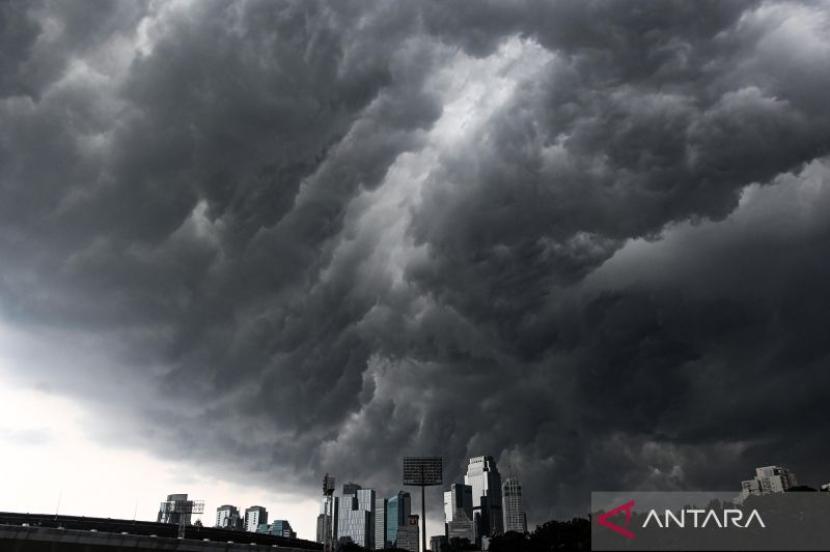 Jakarta diprakirakan akan hujan pada Minggu siang.