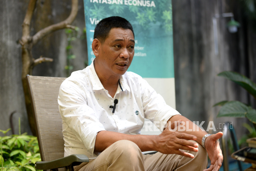CEO Yayasan EcoNusa Bustar Maitar saat di Wawancarai Republika di Jakarta, Kamis (5/10/2023). 