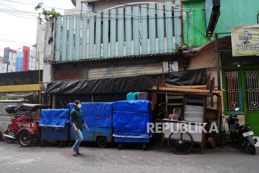Deretan gerobak pedagang kaki lima di kawasan Malioboro, Yogyakarta. 
