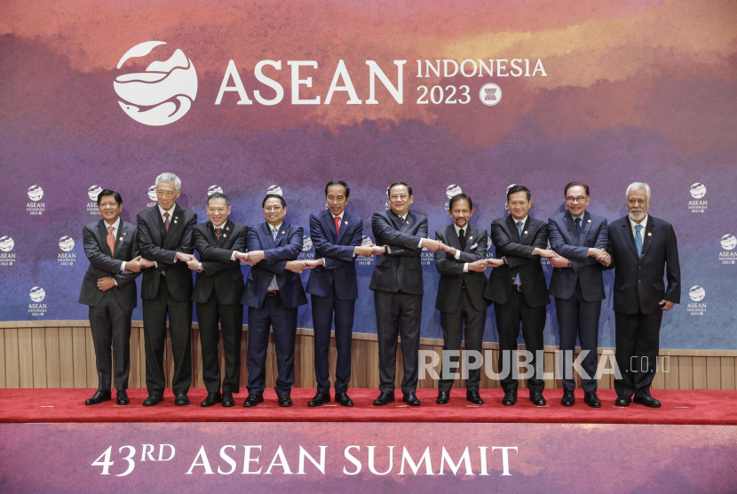 Para pemimpin negara-negara ASEAN dalam pembukaan KTT ke-43 ASEAN di Jakarta, Indonesia, Selasa (5/9/2023).
