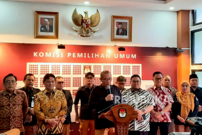 Ketua KPU RI Hasyim Asyari mengaku pihaknya sepakat untuk merevisi PKPU Nomor 10 Tahun 2023 terkait cara penghitungan 30 persen jumlah bakal anggota DPR, Rabu (10/6/2023).