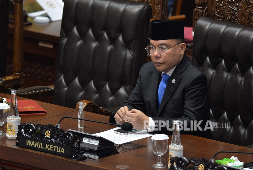 Wakil Ketua DPR dari Fraksi Partai Gerindra Sufmi Dasco Ahmad, di kompleks Parlemen, Senayan, Jakarta, Selasa (1/10/2024). Dasco yakin Pilkada Jakarta berlangsung dua putaran.