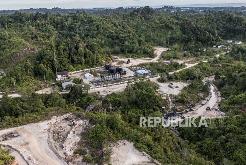 Foto udara Stasiun Pengumpul Juwata di Juata Kelikir, Tarakan, Kalimantan Utara, Kamis (20/10/2022). Satuan Kerja Khusus Pelaksana Kegiatan Hulu Minyak dan Gas Bumi (SKK Migas) menargetkan pengeboran eksplorasi sebanyak 57 sumur pada 2023. 