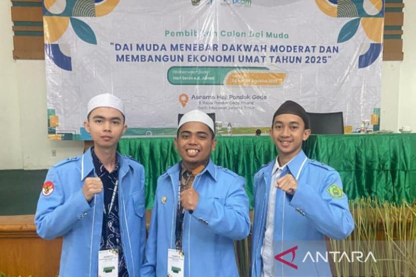 <i>Tiga duta dai Kalsel lolos seleksi calon dai muda Kemenag RI 2025</i>.