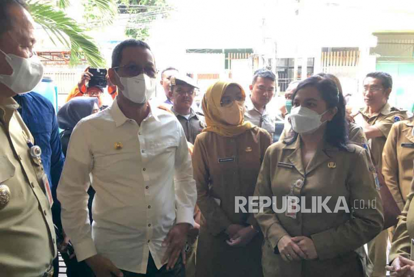 Penjabat (Pj) Gubernur Provinsi DKI Jakarta Heru Budi Hartono berkunjung ke Puskesmas Pademangan, Jakarta Utara pada Selasa (23/5/2023).