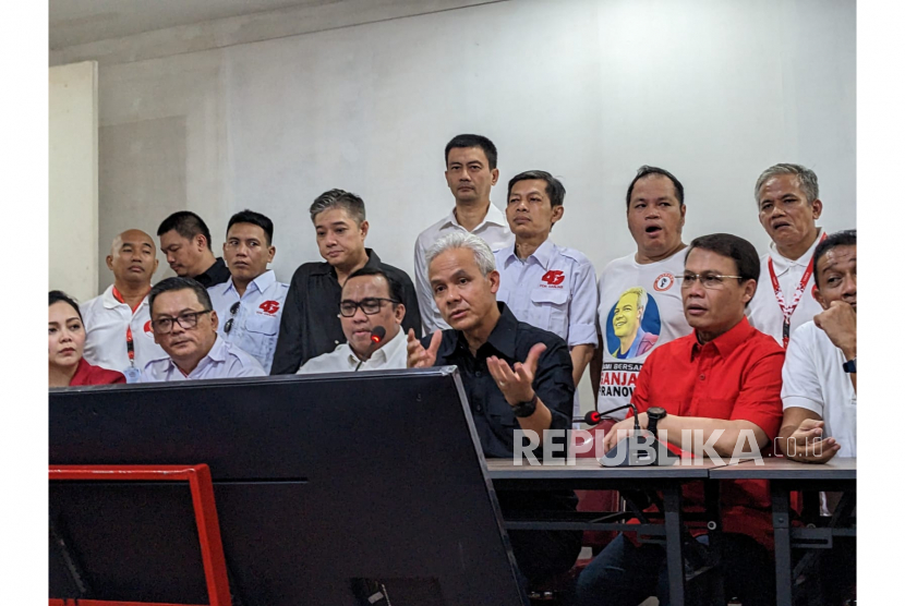 Bakal calon presiden (capres) dari Partai Demokrasi Indonesia Perjuangan (PDIP), Ganjar Pranowo usai meresmikan Rumah Aspirasi Sekretariat Tim Koordinasi Relawan Pemenangan Pilpres (TKRPP), Jakarta, Kamis (1/6/2023).