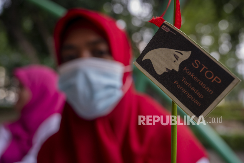 Aktivis mengikuti Kampanye Anti Kekerasan terhadap Perempuan. Kemendikbud menyebut seluruh PTN di Indonesia saat ini sudah memiliki Satgas Pencegahan dan Penanganan Kekerasan Seksual. (ilustrasi)