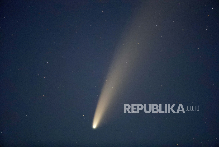  Komet periode panjang C/2022 E3 (ZTF) akan segera mendekati Bumi pada awal 2023 (ilustrasi).