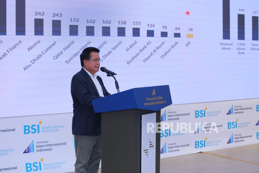 Direktur Utama BSI Hery Gunardi. Hery Gunardi mengungkapkan tantangan yang dihadapi pada 2024 adalah menyusun strategi mencari dana murah di tengah tren kenaikan suku bunga acuan Bank Indonesia (BI). 