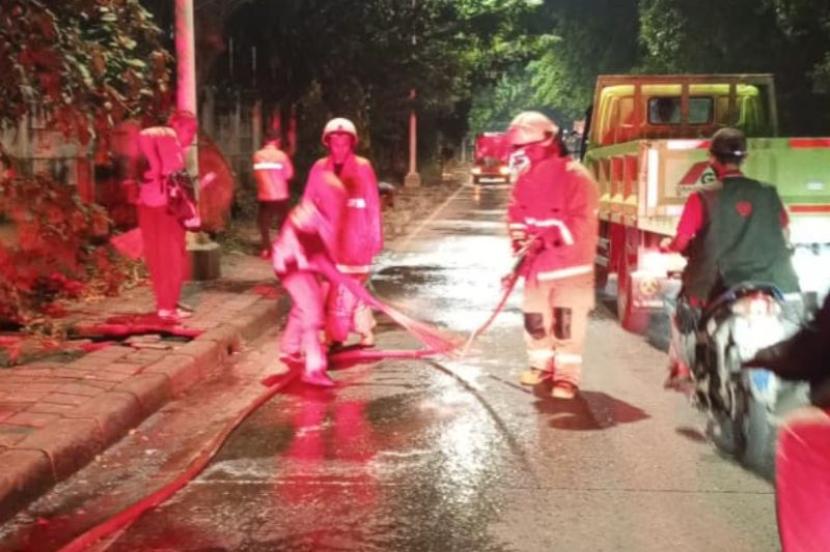 Delapan Pengendara Motor Jatuh Akibat Tumpahan Oli di Jakarta Utara