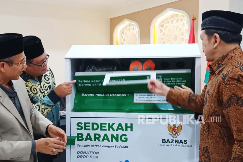 Baznas RI Meluncurkan Drop Box Sedekah Barang, di Kantor Baznas RI, Jakarta, Selasa (16/1/2024).