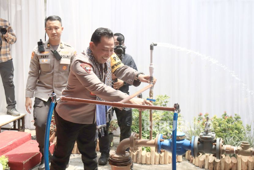 Kapolri Jenderal Listyo Sigit Prabowo, meresmikan pembangunan sumur bor di Dusun Sidorejo, Karangtengah, Wonosari, Gunungkidul. 