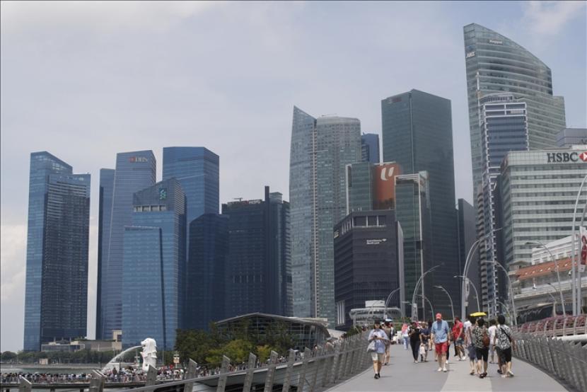 Singapura menunda Parade Hari Nasional (NDP) yang seharusnya digelar pada 9 Agustus menjadi 21 Agustus atau setelah pengetatan pembatasan terkait Covid-19 dijadwalkan selesai.