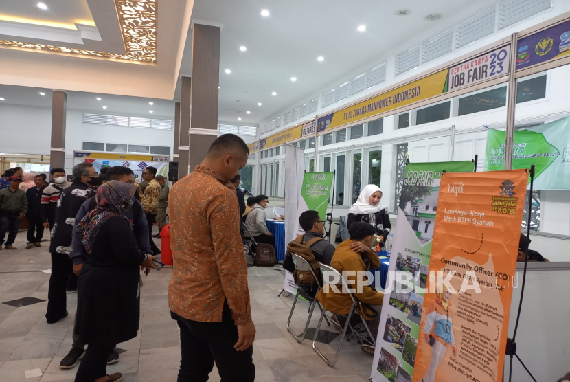 Agenda Gentra Karya Job Fair 2023 digelar di Gedung Pendopo Kabupaten Garut, Jawa Barat, Sabtu (18/2/2023).