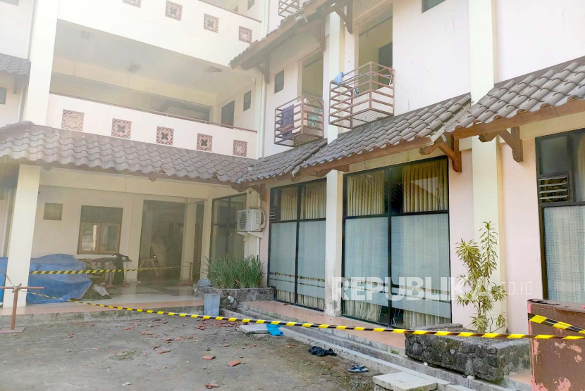 TKP tewasnya mahasiswi UMY yang lompat dari Gedung Asrama Unires UMY, Senin (2/10/2023). 