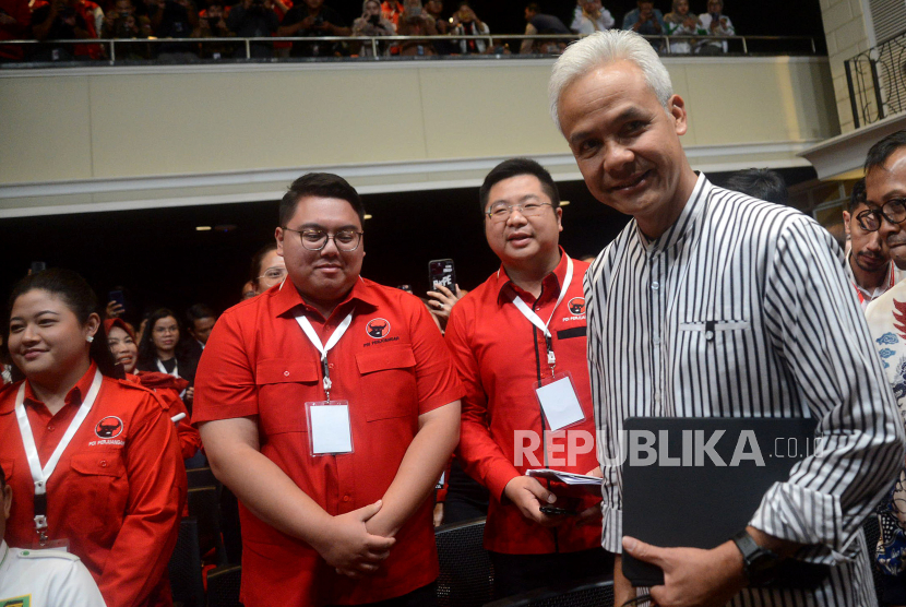 Bakal Calon Presiden Ganjar Pranowo saat hadir dalam acara pelatihan juru kampanye Ganjar Pranowo di Jakarta, Senin (17/7/2023). Partai pengusung bakal calon Presiden Ganjar Pranowo mengelar pelatihan juru kampanye di tingkat nasional guna memantapkan konsolidasi pemenangan pada pilpres 2024. kegiatan ini juga diharapkan mampu memperkuat kampanye Ganjar Pranowo tanpa harus melakukan tindakan black campaign. Pelatihan jurkam angkatan pertama ini diikuti oleh 300 kaum muda usia di bawah 40 tahun.