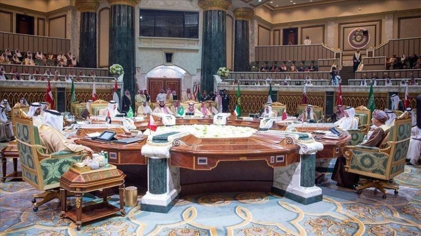 Mesir pada Selasa (5/1) menandatangani perjanjian rekonsiliasi dengan Qatar pada KTT Dewan Kerja Sama Teluk ke-41 di Arab Saudi. Hal itu dikatakan Kementerian Luar Negeri Mesir.