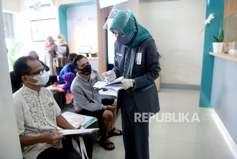 Perbankan syariah khususnya Bank Syariah Indonesia (BSI) diharapkan segera menggarap potensi pasar yang belum terjamah. Praktisi dan Akademisi Perbankan Syariah, Tika Arundina mengatakan potensi tersebut ada di pasar dalam dan juga luar negeri.