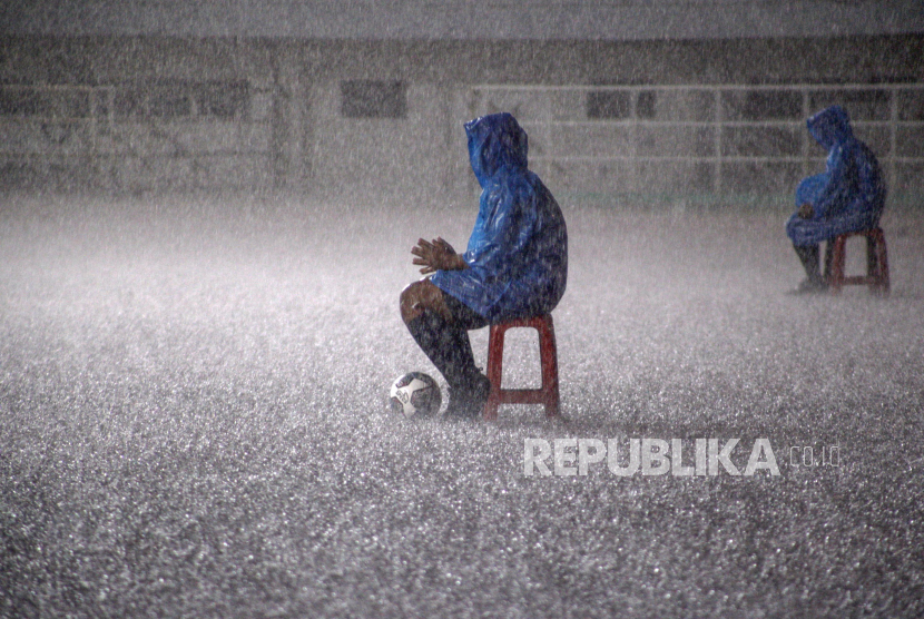 BMKG imbau warga Kalimantan Timur untuk waspada cuaca hujan petir. 