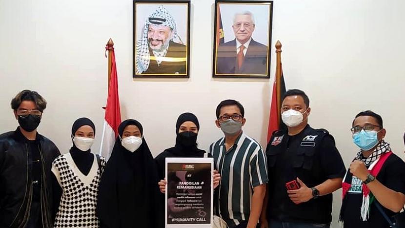 Zaskia Adya Mecca & Hanung Bramantyo serta sejumlah tokoh publik kunjungi Kedubes Palestina