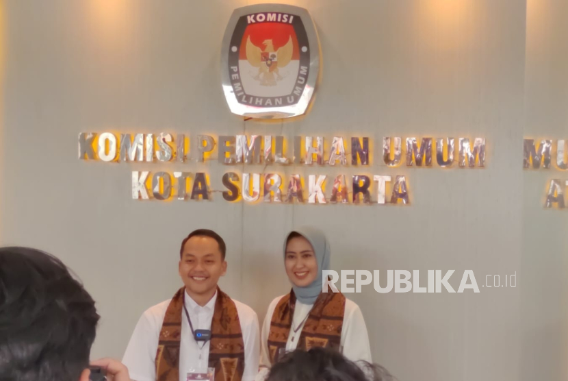 Pasca menyerahkan berkas pendaftaran ke KPU Solo, Paslon Respati-Astrid  berkomitmen meneruskan pembangunan yang diinisiasi Gibran Rakabuming Raka, Kamis (29/8/2024). 