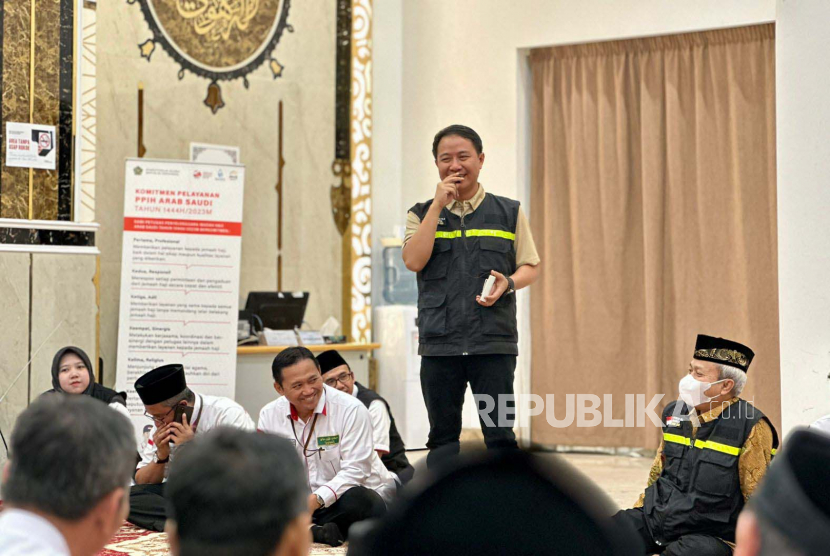 Dirjen PHU Hilman Latief saat menghadiri Doa Bersama Daerah Kerja Madinah di Kantor Urusan Haji Indonesia, Madinah.
