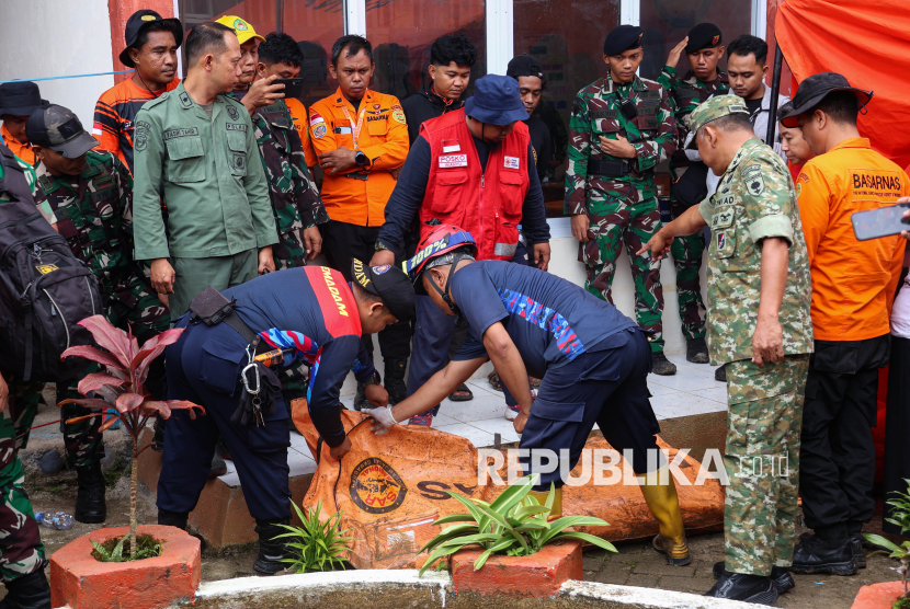 Menhub Pastikan Pendampingan Penuh Pemerintah dalam Pencarian ATR 42-500 di Maros