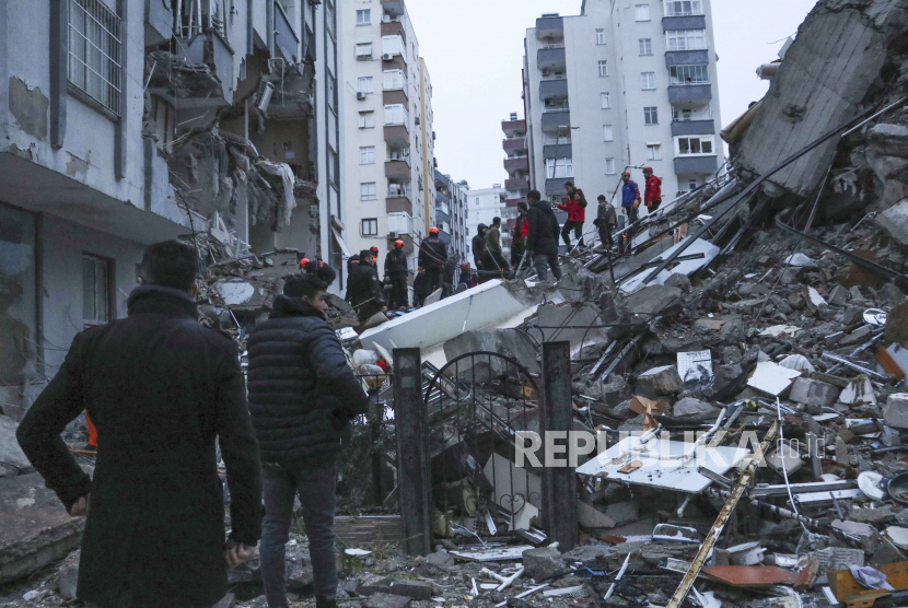 Gempa berkekuatan 7,8 Magnitudo mengguncang Turki. Foto; Republika.